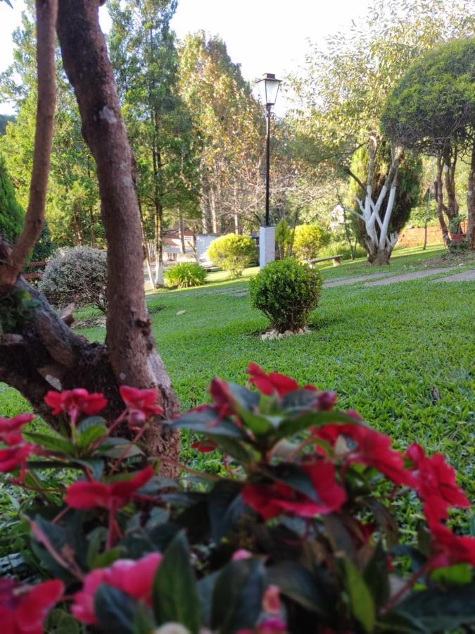 Chales Encantus Villa มงชิแวร์จิ ภายนอก รูปภาพ